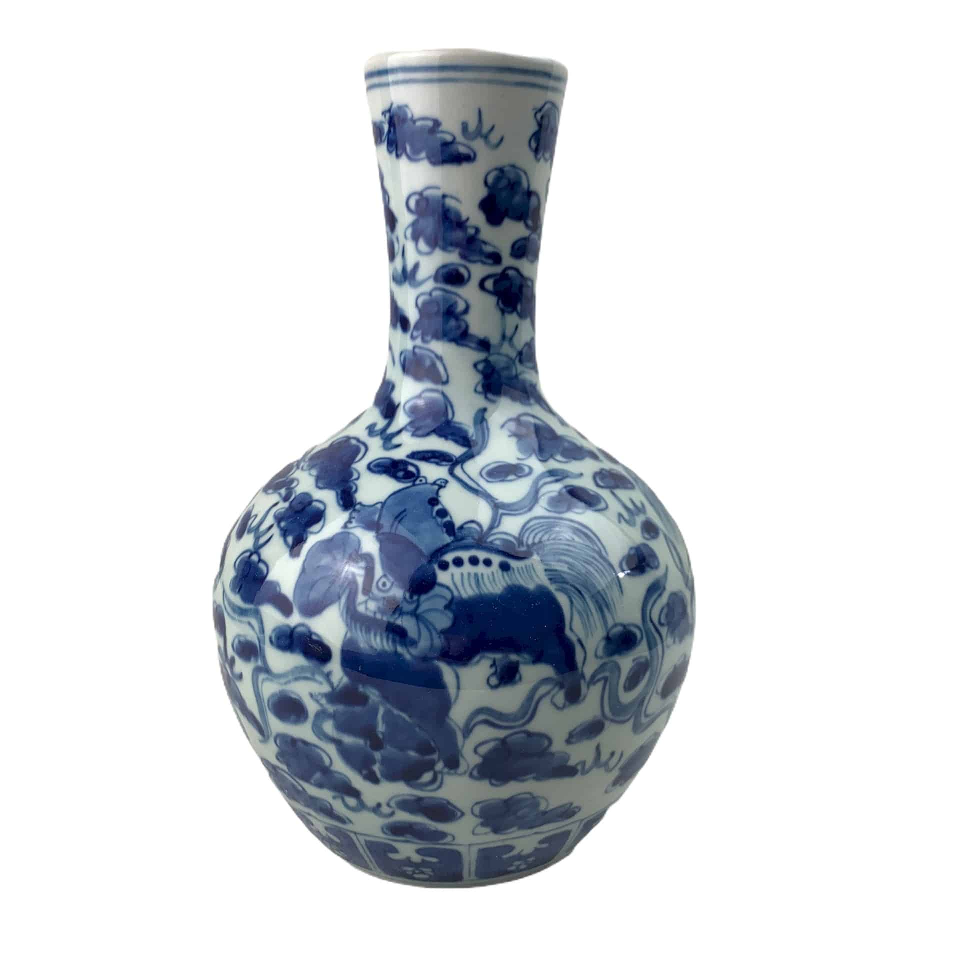 Porcelaine chinoise à décor émaillé bleu sous couverte du XIXème siècle en vente sur le site Antikeo. 