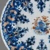 détail d'une assiette en faïence de Rouen