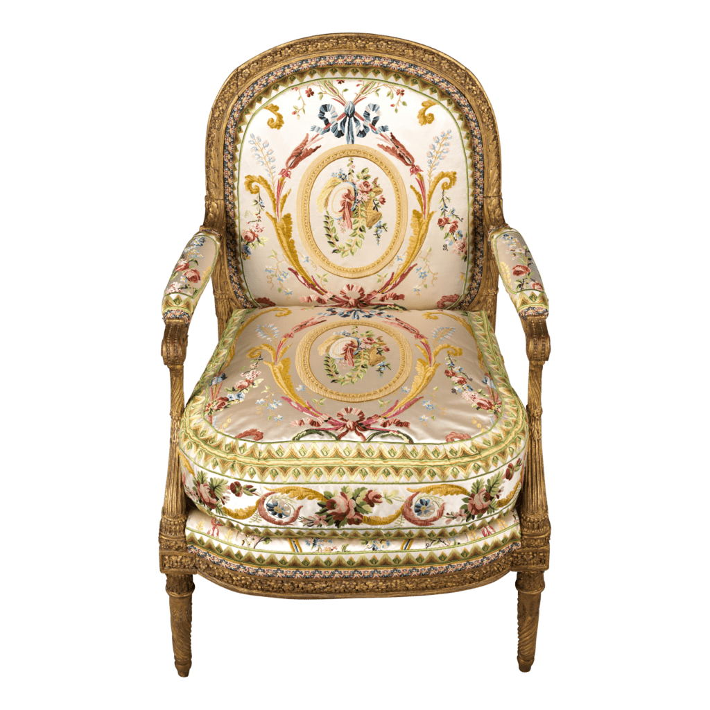 Fauteuil à la reine. Siège Louis XVI. 
Fauteuil Louis XVI. Soie. Par J. Gondouin. 