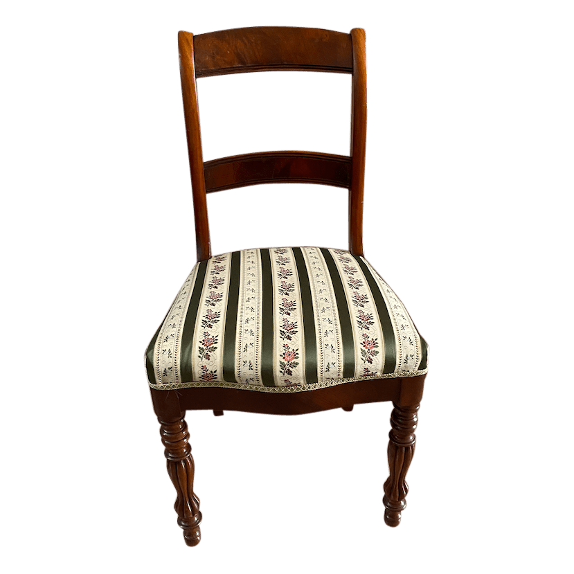 Chaise Louis Philippe. Acajou. Pieds parapluies. Barreaux horizontaux. 