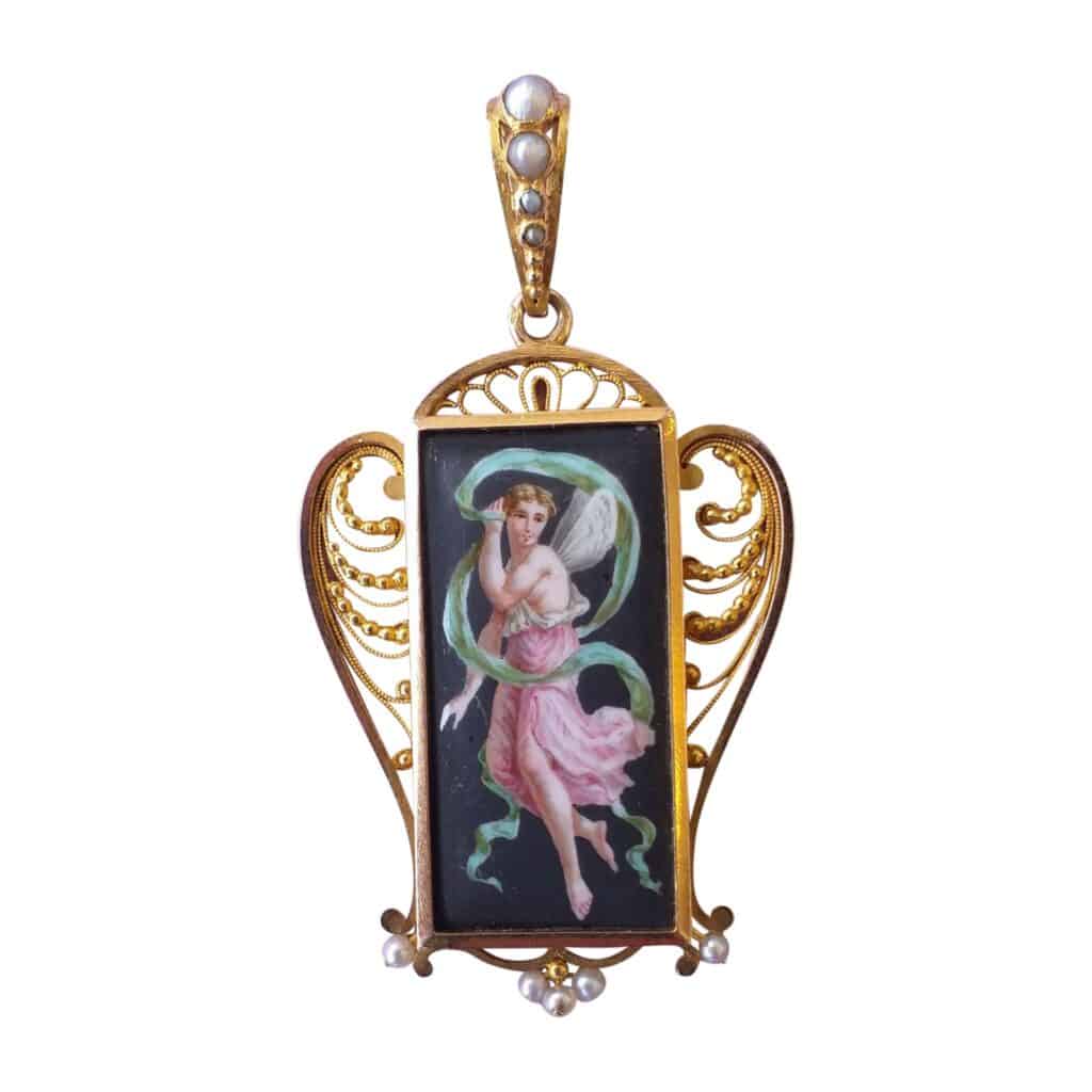 Pendentif or 18 carats, femme ailée, art nouveau