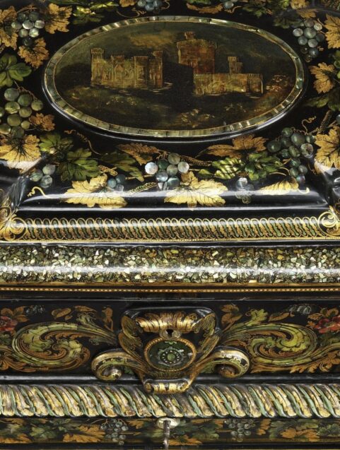 Détail table époque Napoléon III en papier mâché