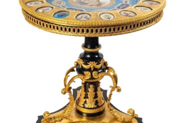 Gueridon de Sevre