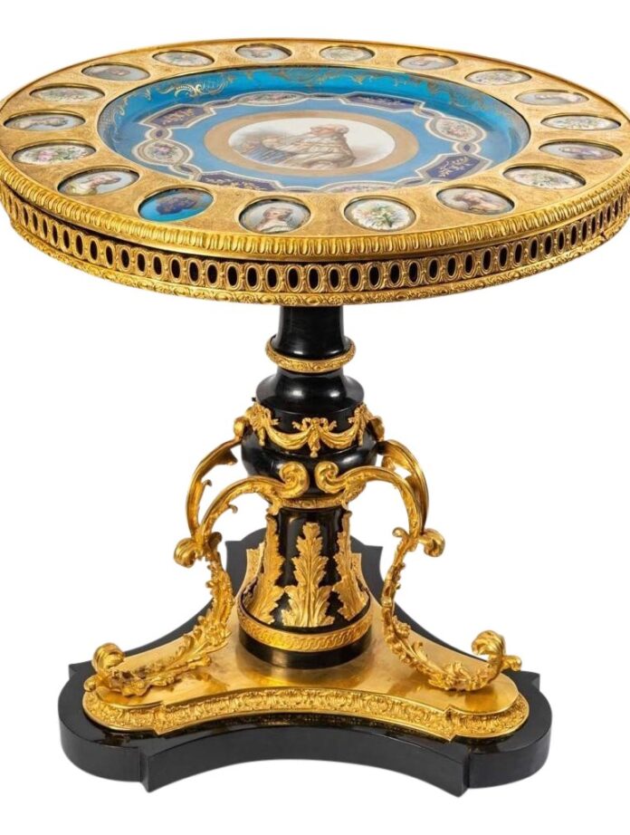 Gueridon de Sevre