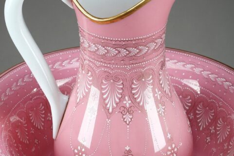 pichet et bassin en opaline