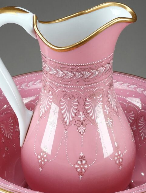 pichet et bassin en opaline