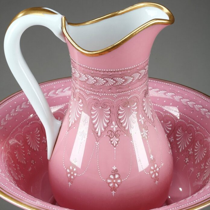 pichet et bassin en opaline