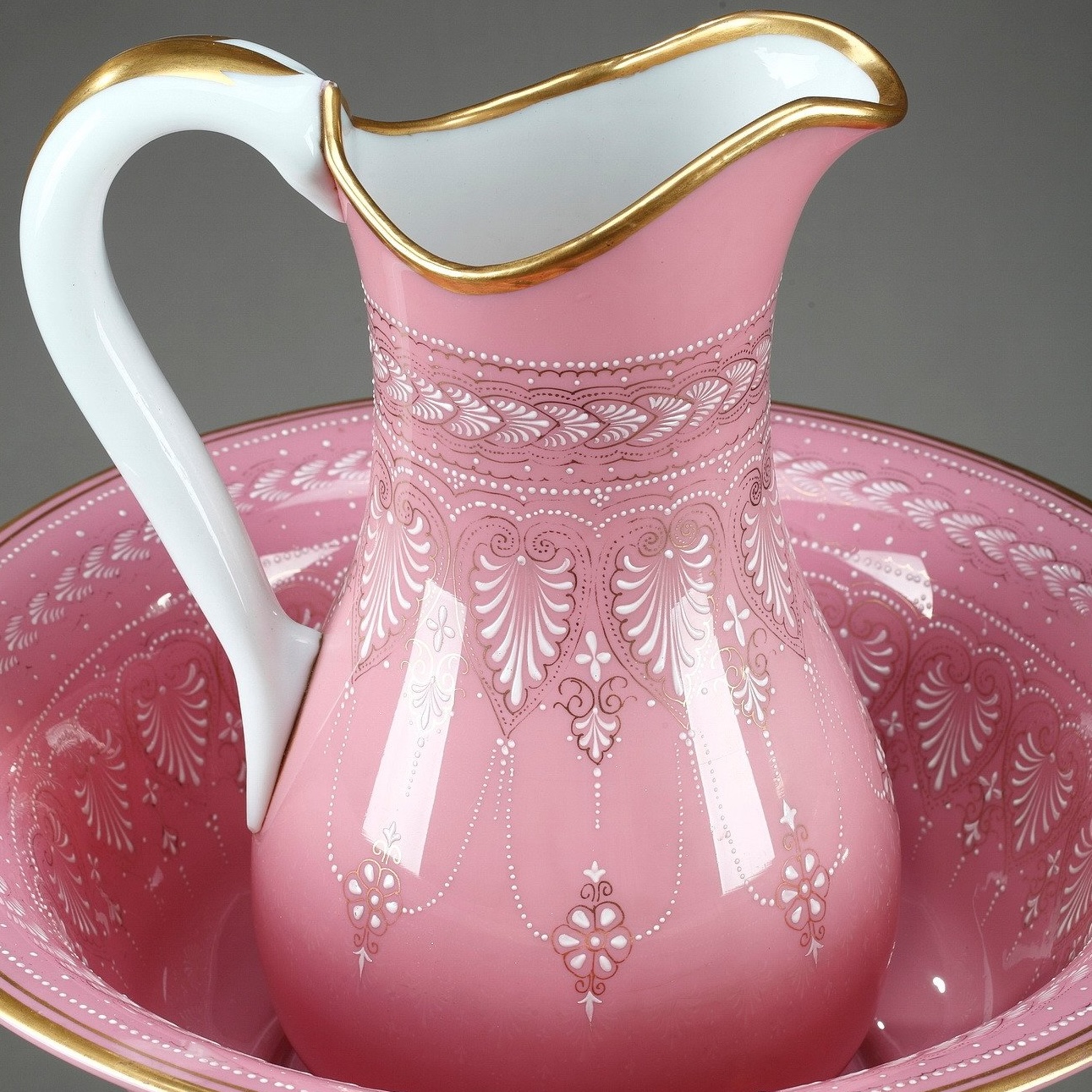 pichet et bassin en opaline