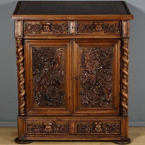 Oratoire en Noyer massif, style Renaissance Neo-gothique – fin XIXe