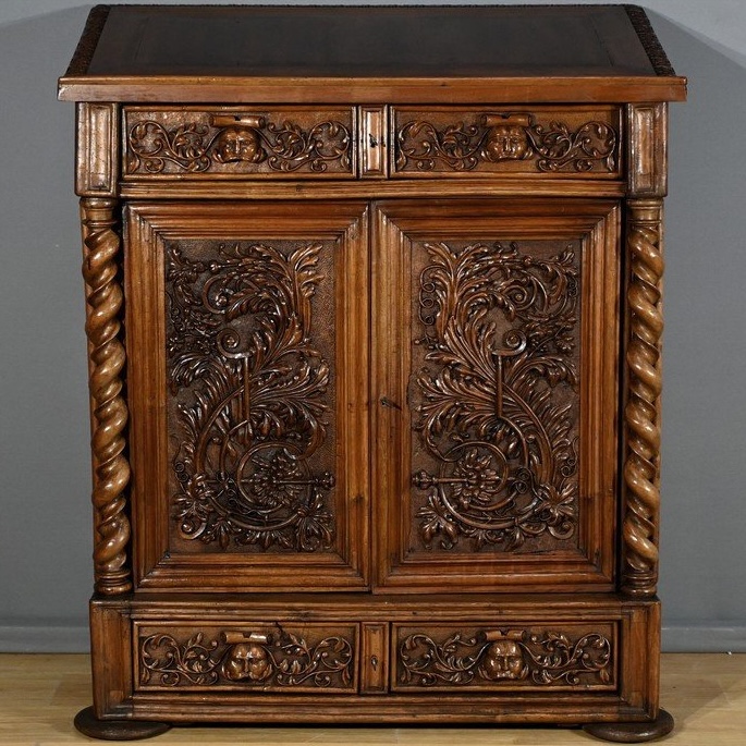 Oratoire en Noyer massif, style Renaissance Neo-gothique – fin XIXe