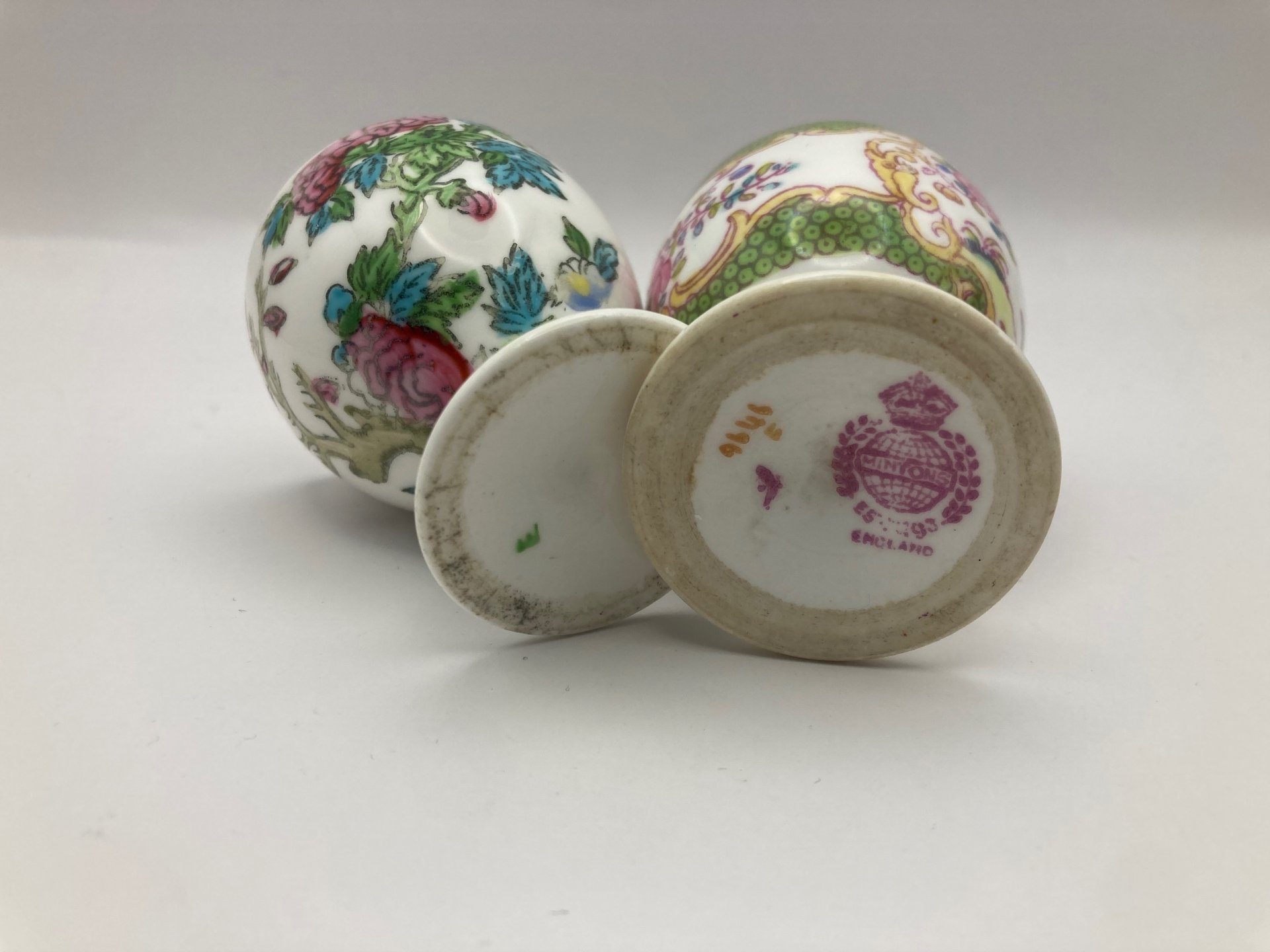 Van Well Bali Portauovo In Porcellana – Rotondo, Diametro 4.8 Cm, Altezza 7 Cm, Bianco Con Motivo Erboso Verde, Lavabile In Lavastoviglie E Microonde