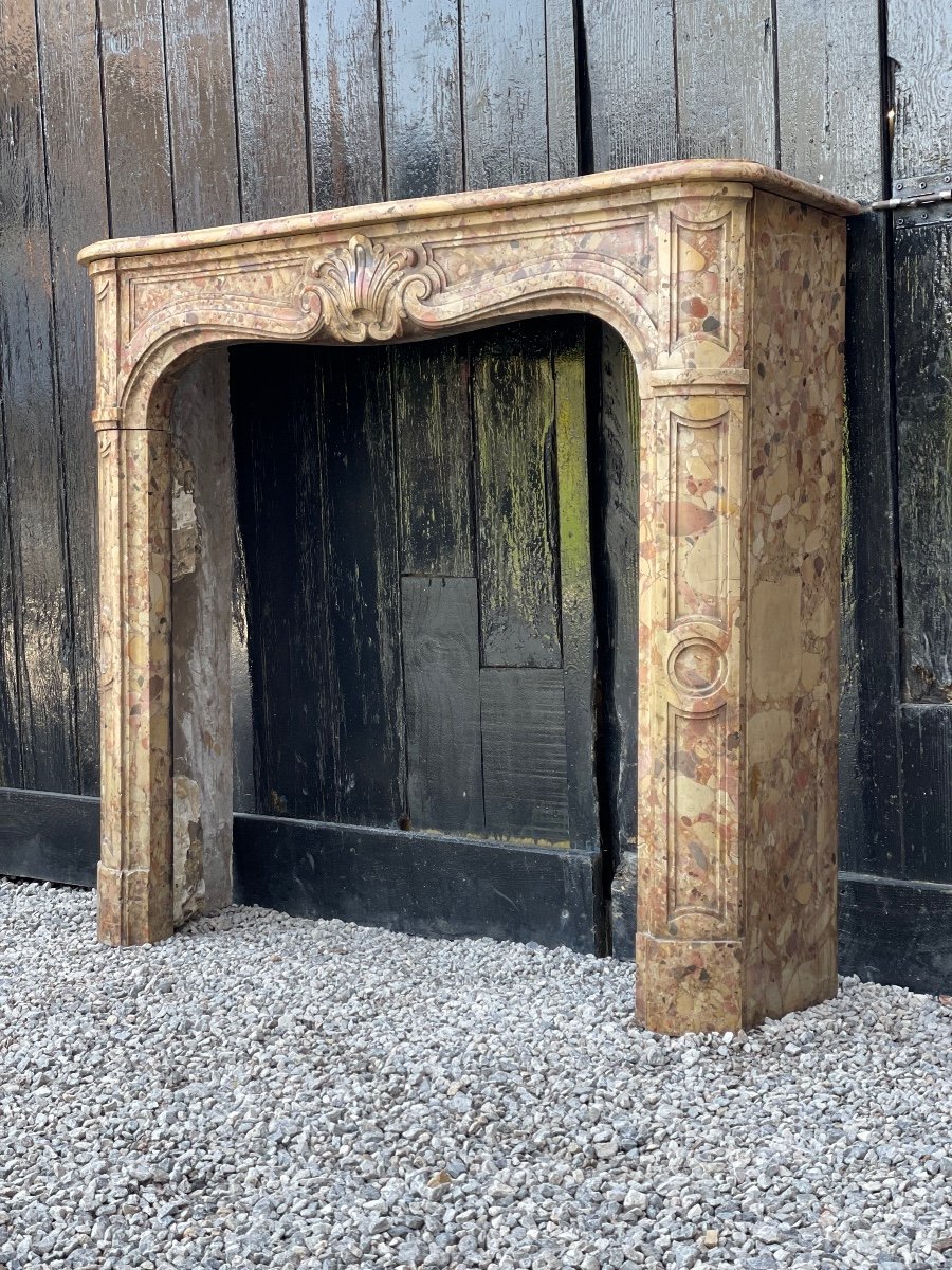 Cheminée Louis XIV En Marbre Brèche Massif – Finement Sculptée – XIXe Siècle – Pour Bureau
