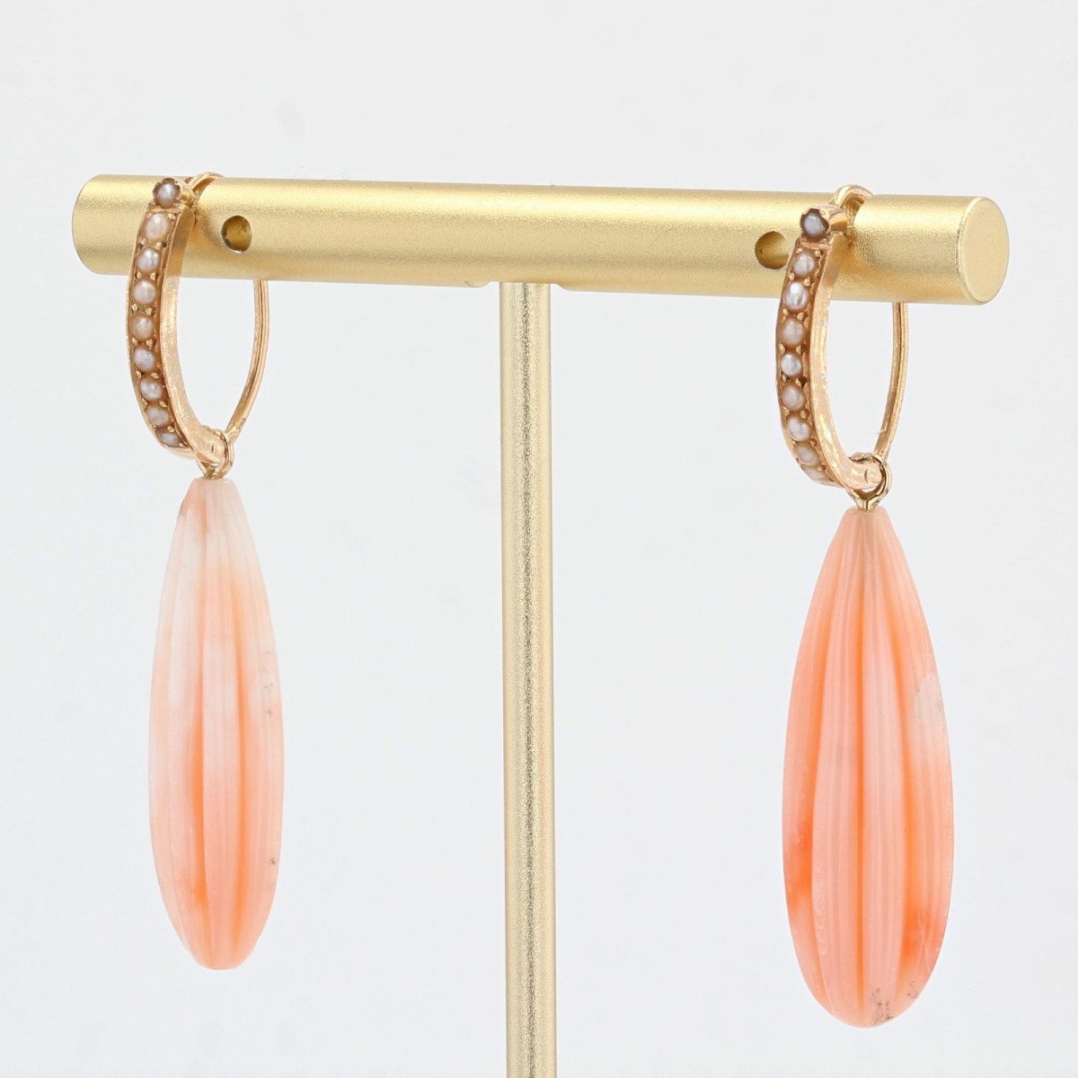 Boucles D'oreilles Pendantes Vintage, Corail Naturel Peau De Pêche Et Métal Doré