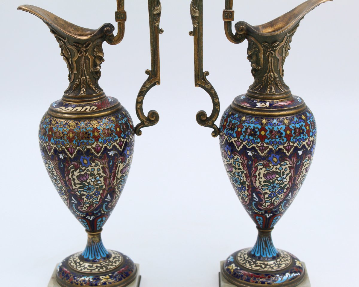 Assiette en bronze emaillé cloisonné