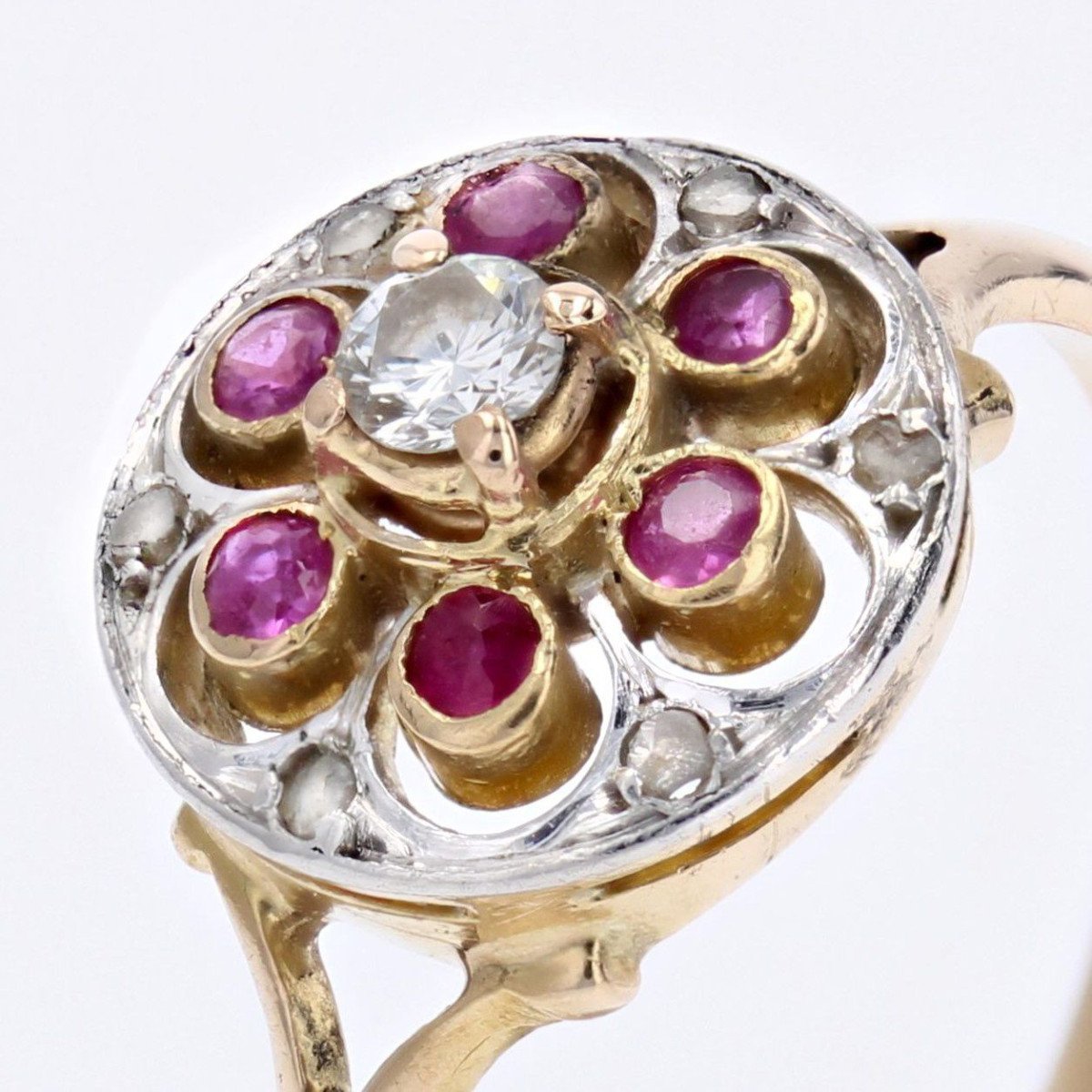 Bague Or 18 Carats Avec Rubis Et Diamants – 3,41 G – Taille 53 – Occasion En Bon état