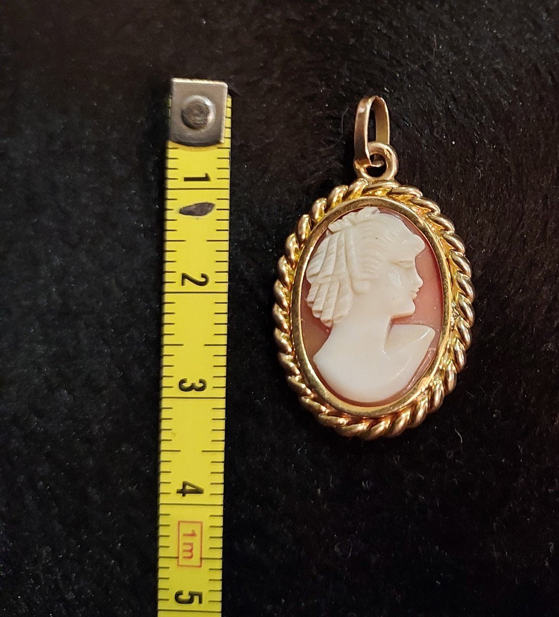 Pendentif Camée En Plaqué Or 18 Kt - Bijou Vintage, Pierre Principale Camée Jaune - Occasion