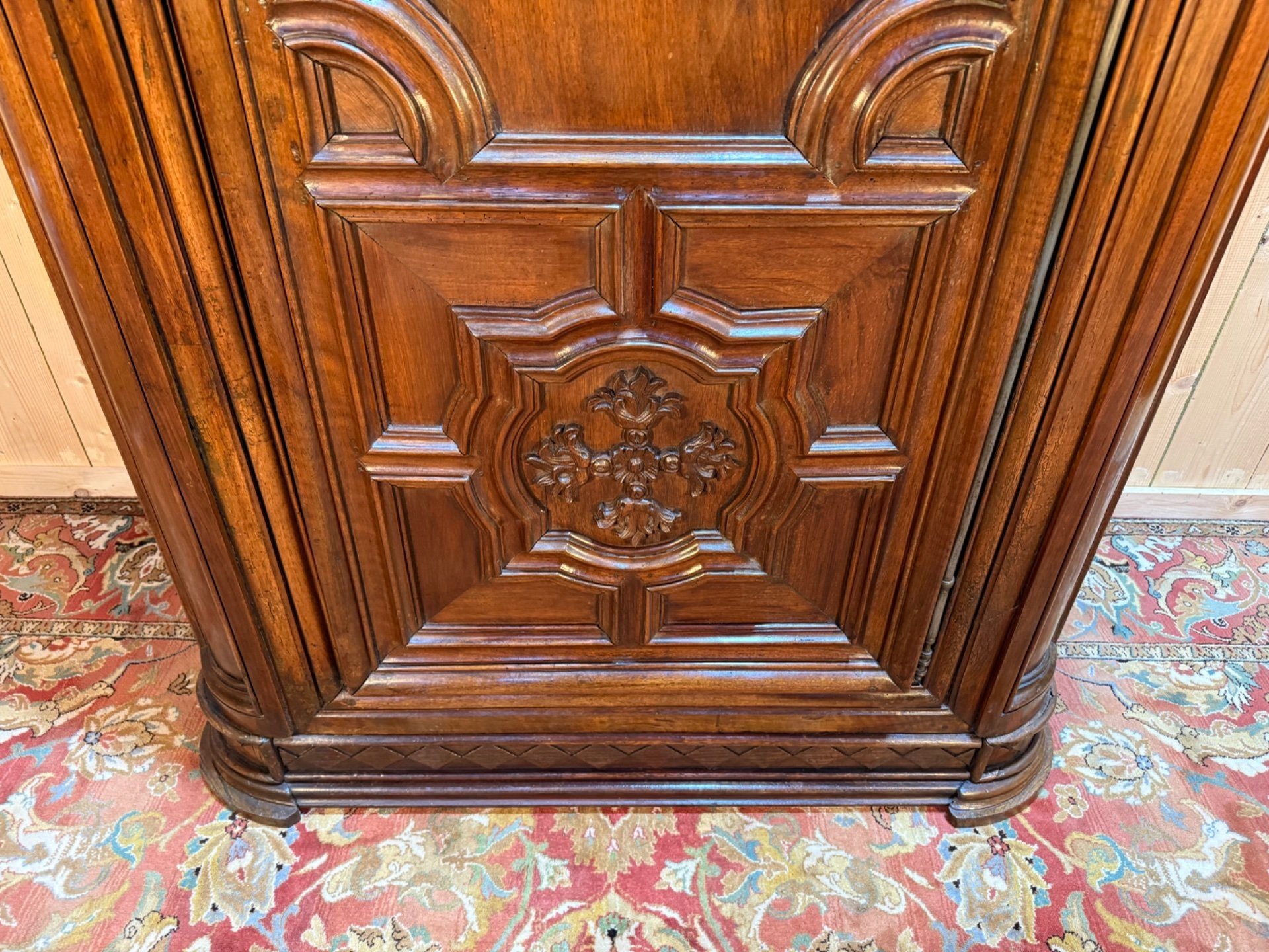 Grande Bonnetière D'époque Louis XIV – Armoire Haute En Bois – 220 Cm