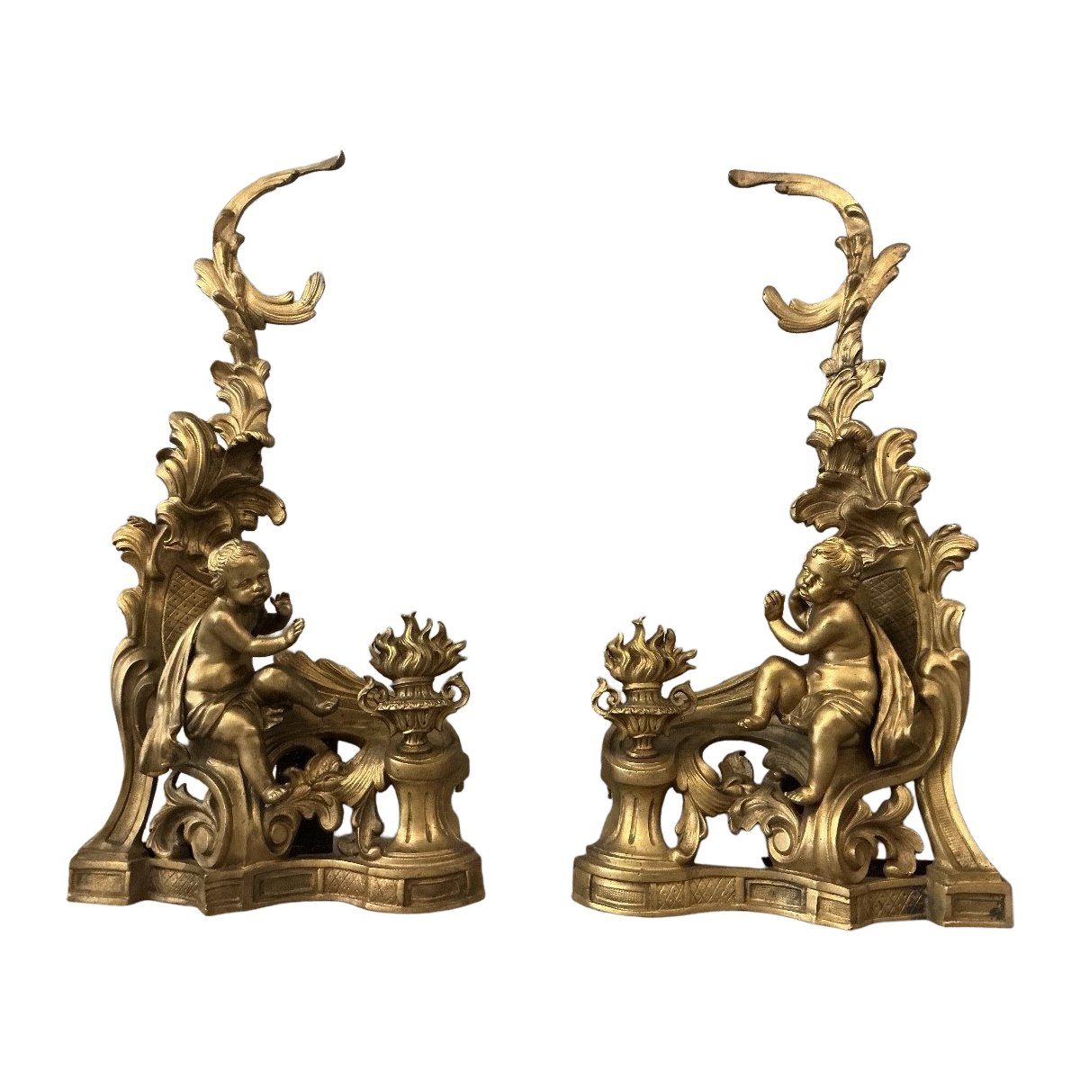 PAIRE DE CHENETS en bronze doré/ormoulu, d'époque Louis XVI fin XVIIIe PAIRE DE CHENETS en bronze doré/ormoulu, d'époque Louis XVI fin XVIIIe