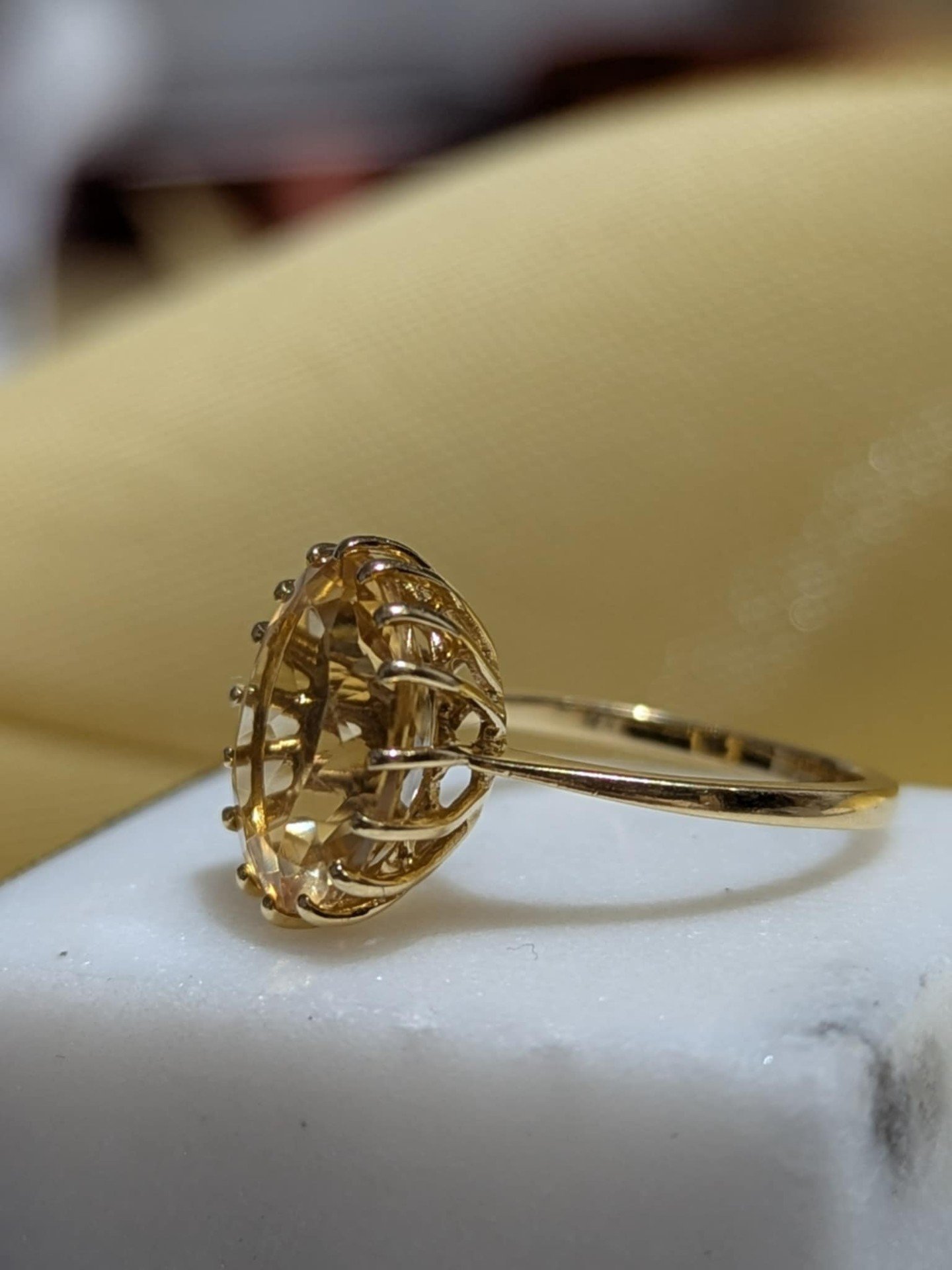 Bague Fiançailles Or Jaune 14 Carats, Citrine Ovale 6.77 Ct Avec Diamants, Taille Ajustable