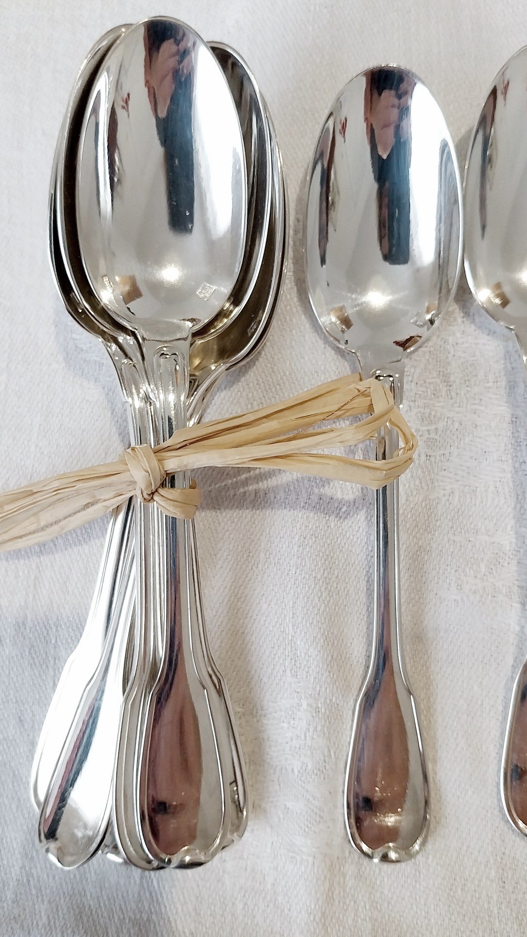 Orbrille, 12 cuillères à soupe,coquille,métal argenté.XX