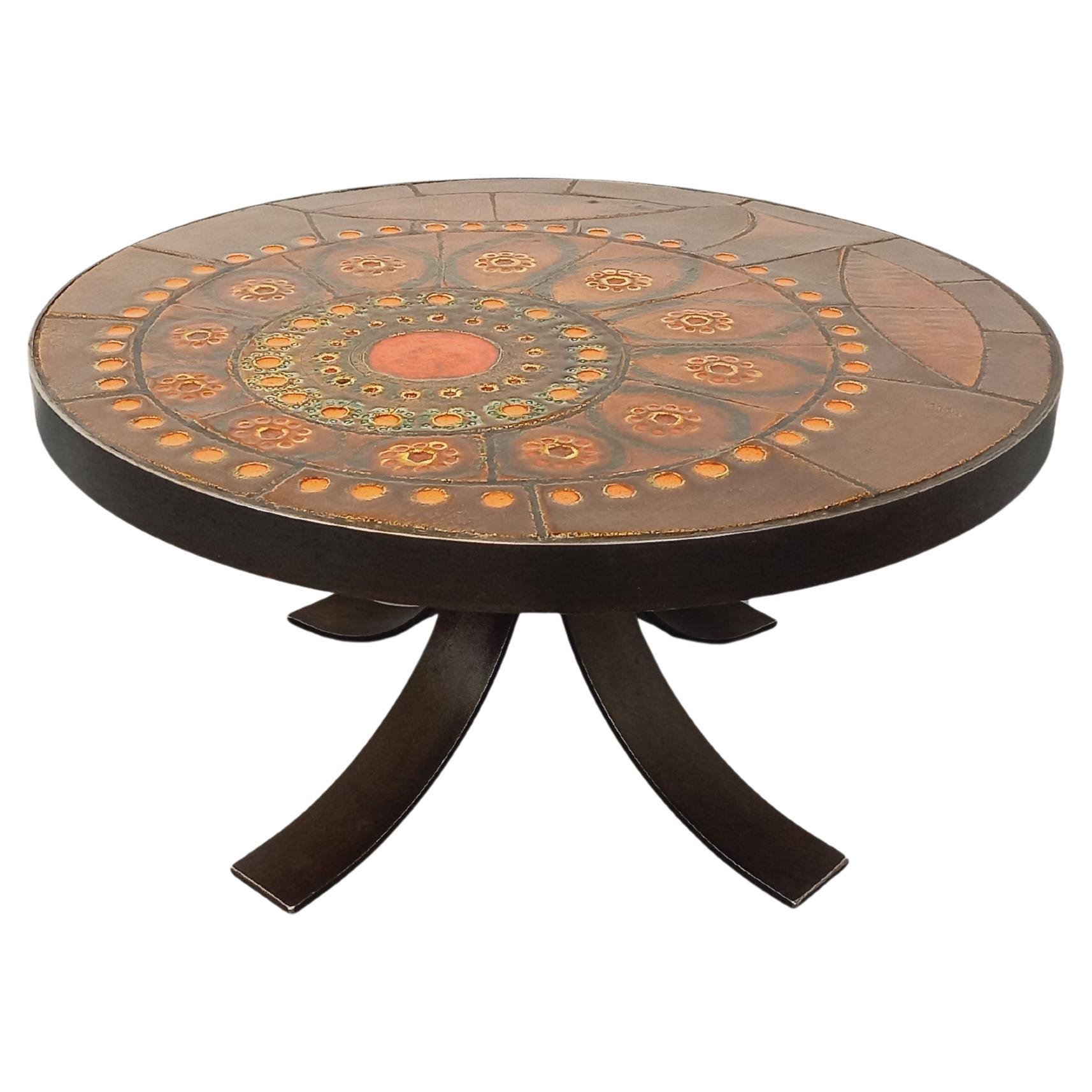 Vintage round coffee table from the 60s/70s by  | Antikeo