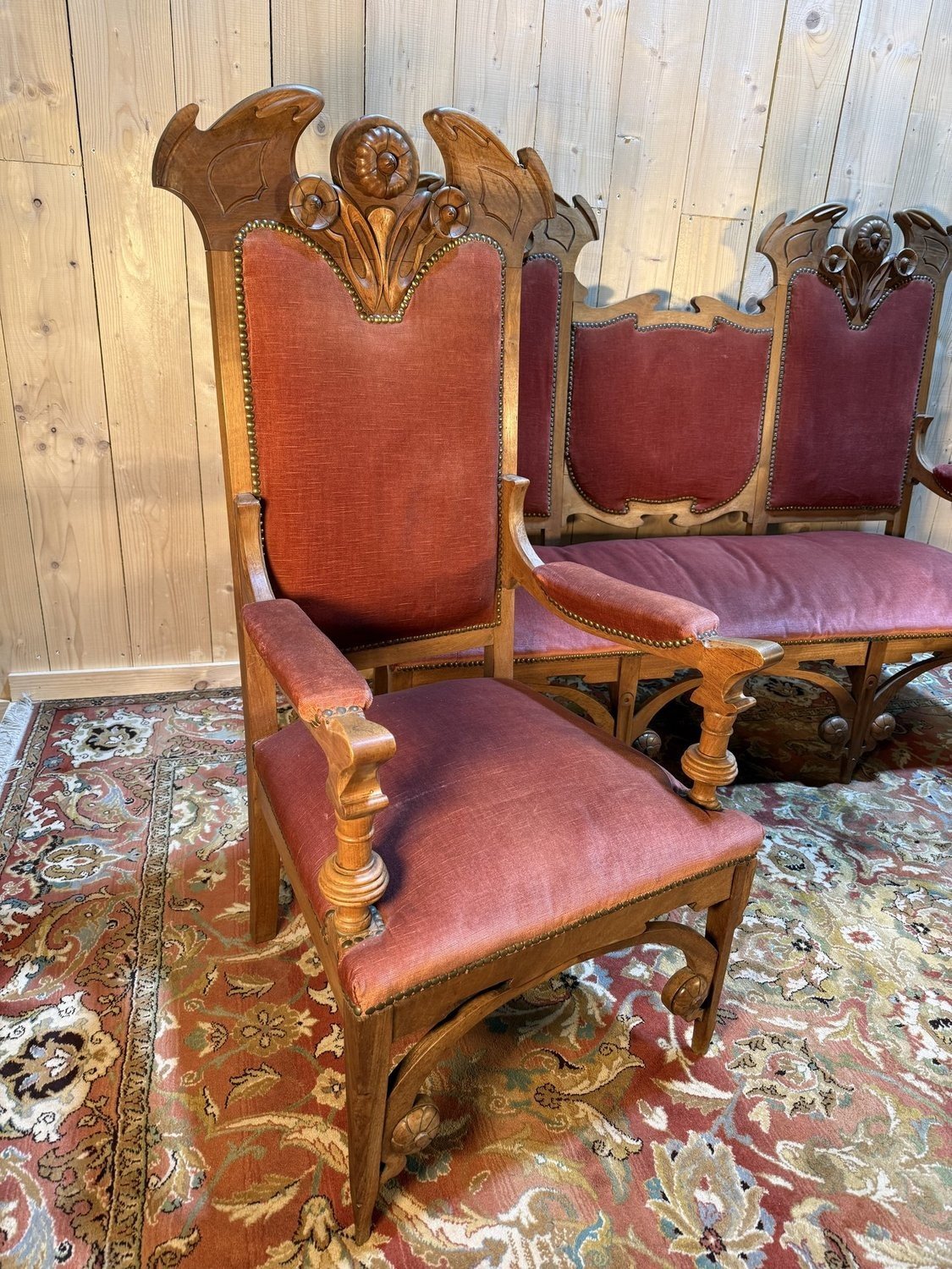 Living room Art Nouveau period Neo-Gothic style | Antikeo