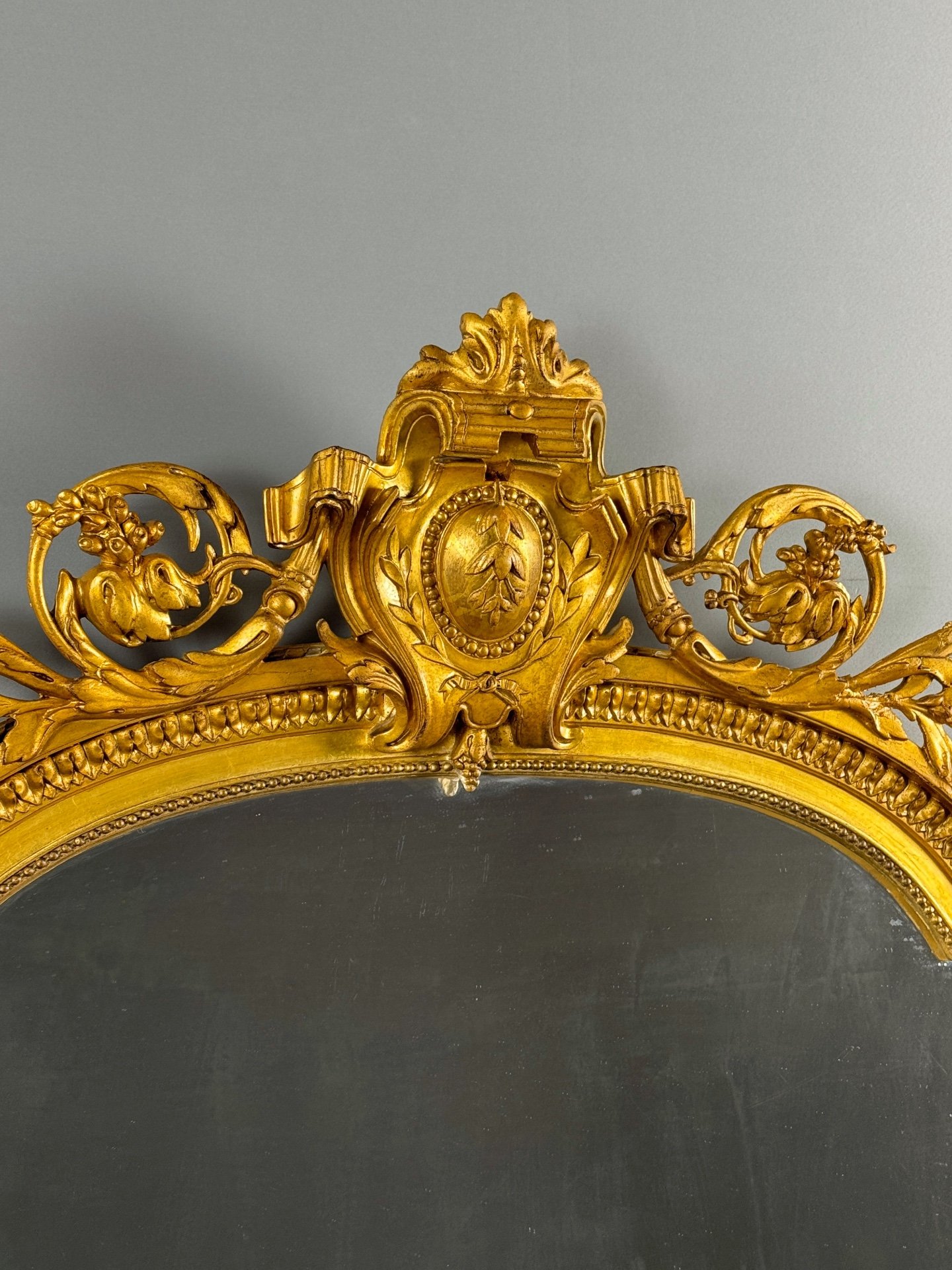 Miroir en bois sculpté et doré époque Louis XV - XVIIIe siècle - N.125836