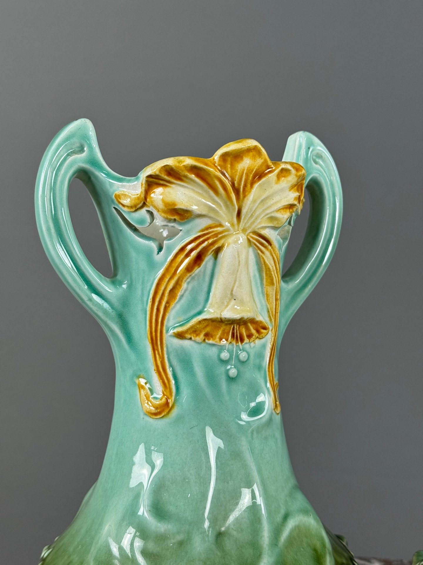 Coppia di vasi in ceramica smaltata Art Nouveau | Antikeo