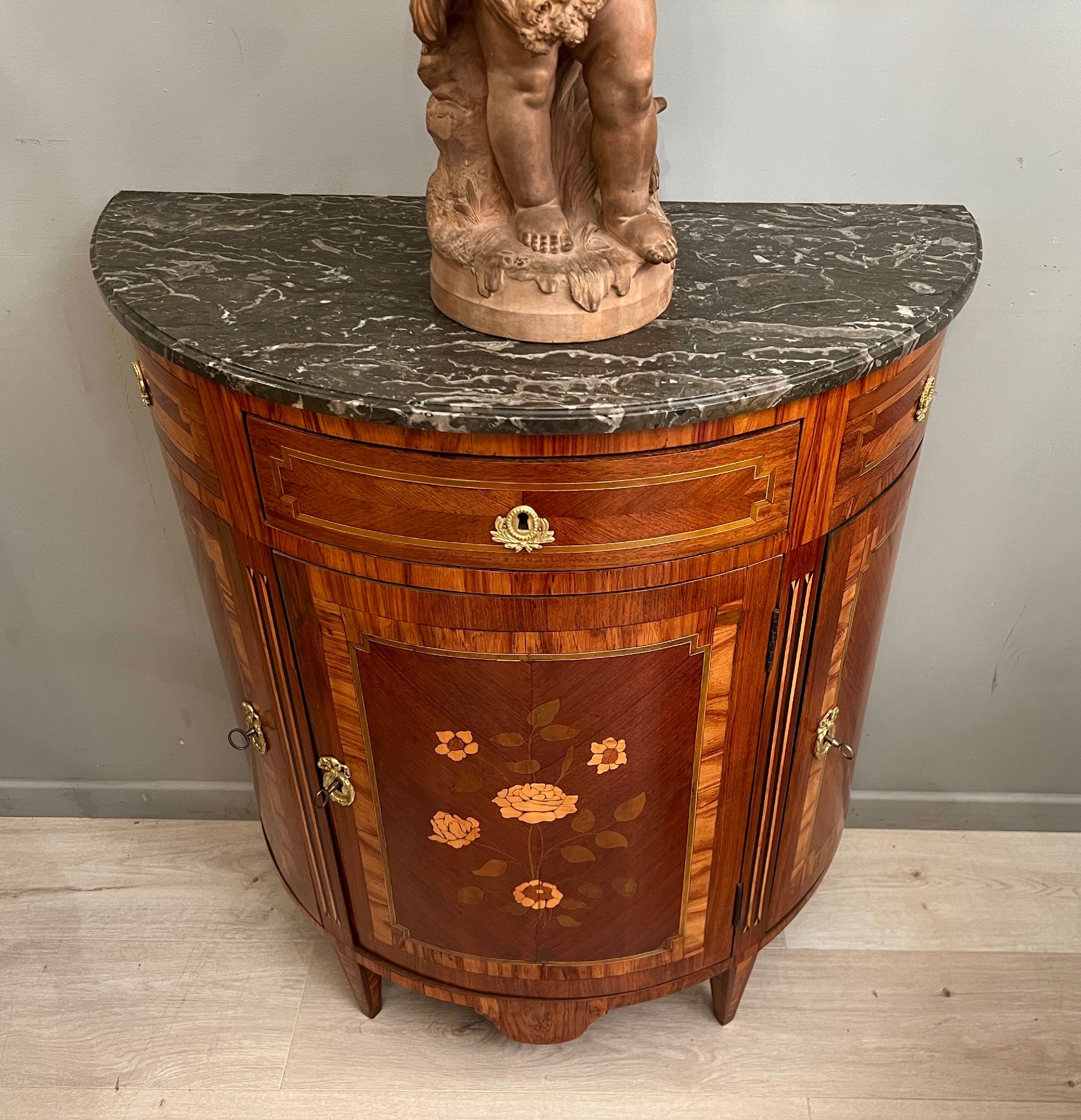Commode Demi-lune Louis XVI Marqueterie Fleurs - Meuble XIXe, 97x100x80 Cm
