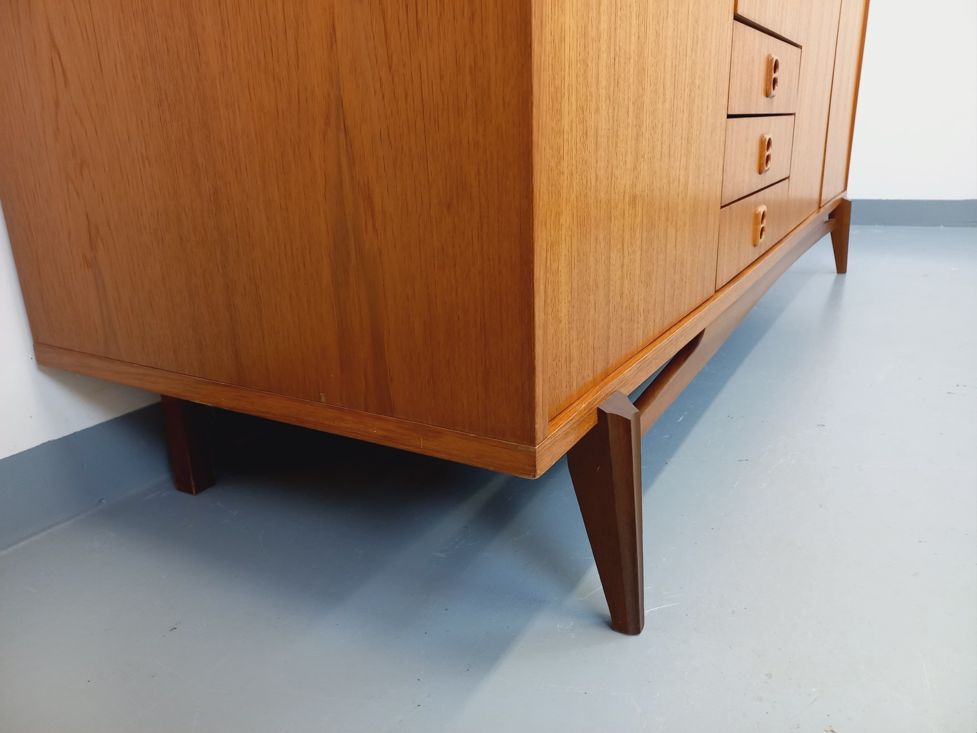 Vintage Scandinavian teak wardrobe from the 196 | Antikeo