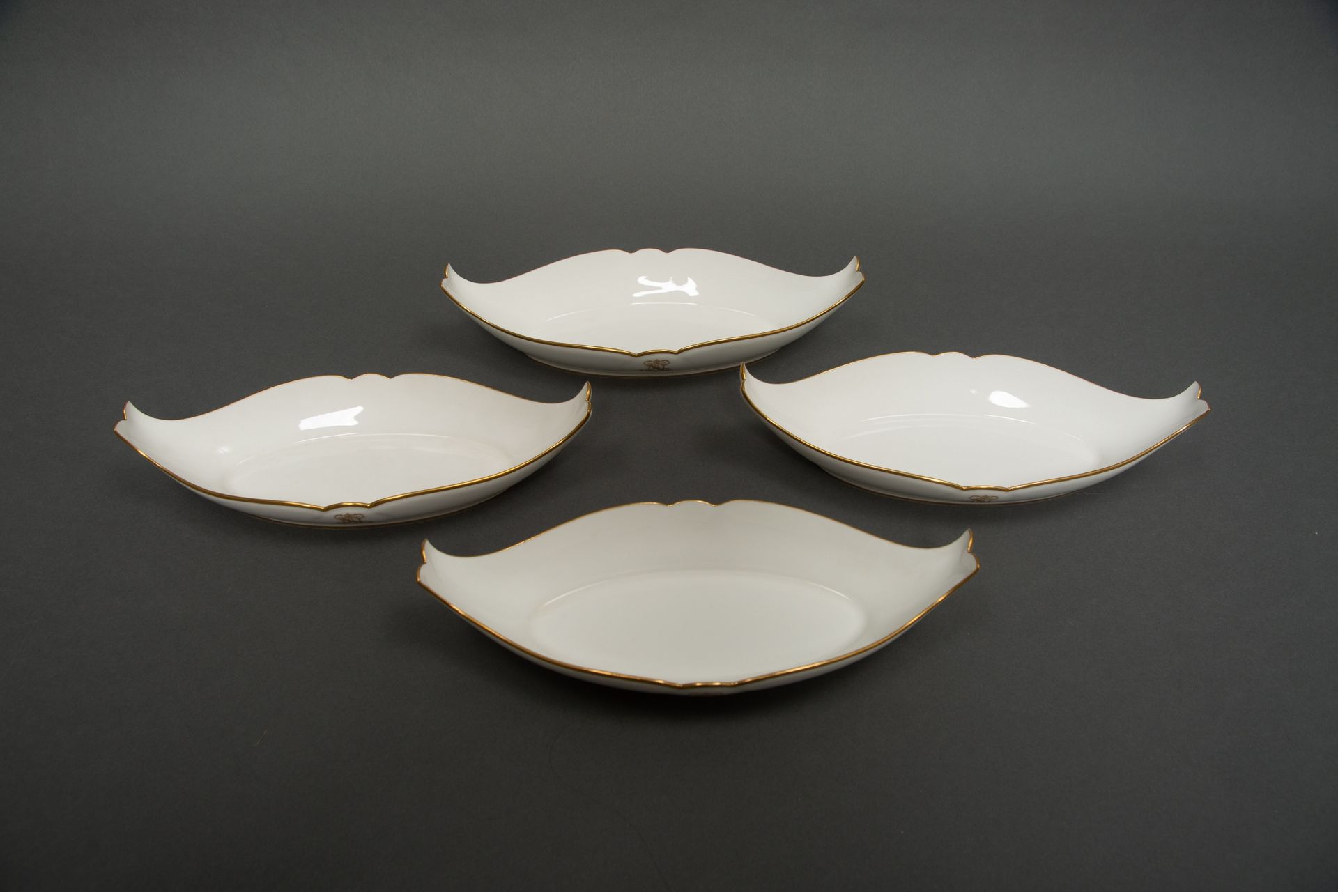 Service de 24 assiettes en poreclaine de Sèvres 1858