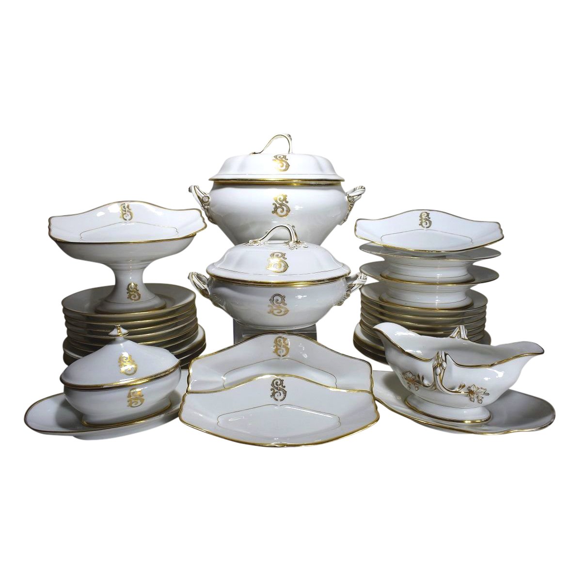 Que faut-il inclure dans un service de table en porcelaine ? Guide du