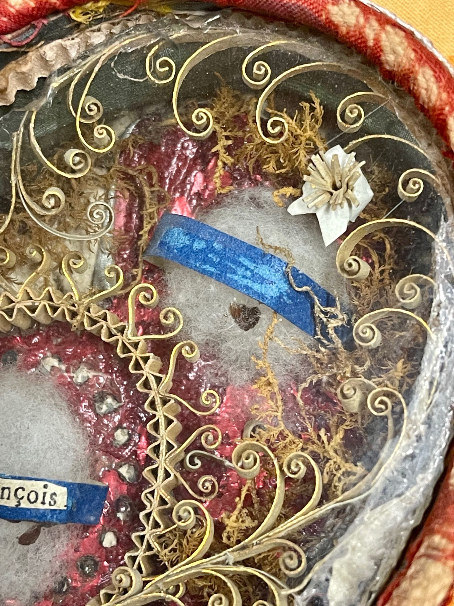 Boîte Reliquaire Du XVIIIe Siècle Avec Papier Roulé – Objet Ancien, Occasion