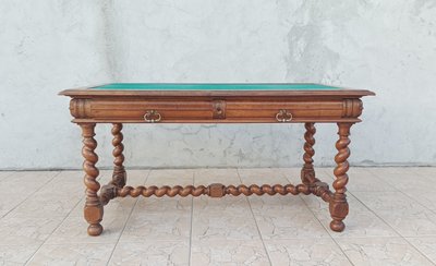 Bureau Louis XIII en noyer