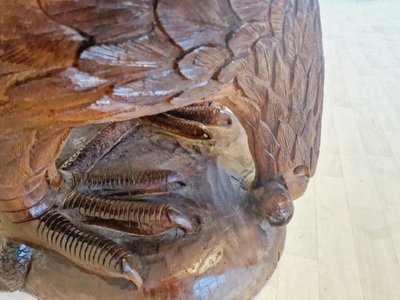 Coppia di poltrone American Eagle in legno massello intagliato