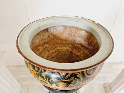 Vaso antico in maiolica e base del XIX secolo