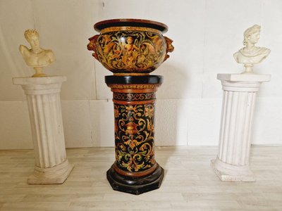 Vaso antico in maiolica e base del XIX secolo