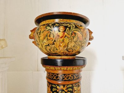 Vaso antico in maiolica e base del XIX secolo