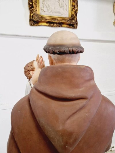Antike religiöse Statue Skulptur aus der Kirche Saint-Antoine