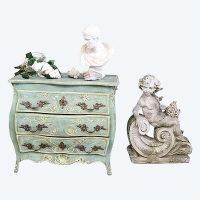 Rocaille Antiques di French Vintage Interiors presenta una cassettiera dallo stile squisito