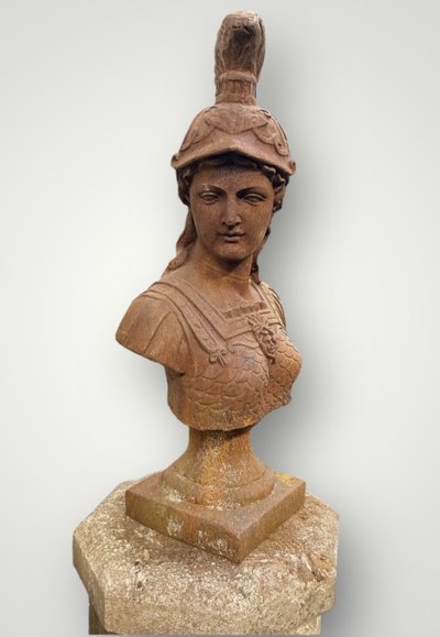 Important cast-iron bust of Minerva or Athena from the 20th century. Antique Bust H 91 cm