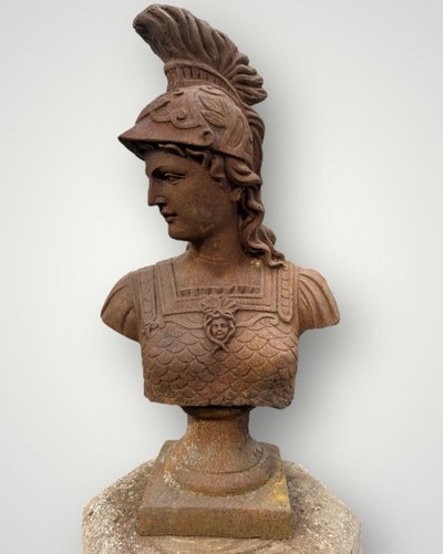 Important cast-iron bust of Minerva or Athena from the 20th century. Antique Bust H 91 cm
