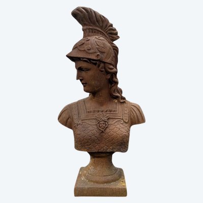 Important cast-iron bust of Minerva or Athena from the 20th century. Antique Bust H 91 cm