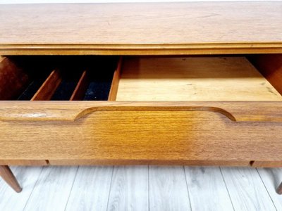 Buffet in teak di metà secolo Austinsuite