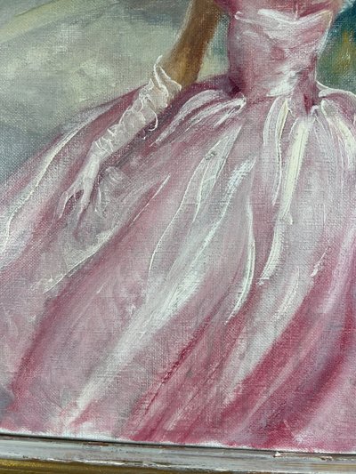 Eugène LELIÈPVRE (1908-2013) - Elegante Frau in rosafarbenem Kleid vor dem Arc de Triomphe, Paris