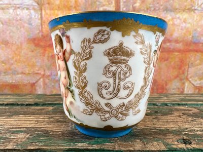 Rara tazza in porcellana di Sèvres - Monogramma imperiale "LP" e marchio del Castello delle Tuileries