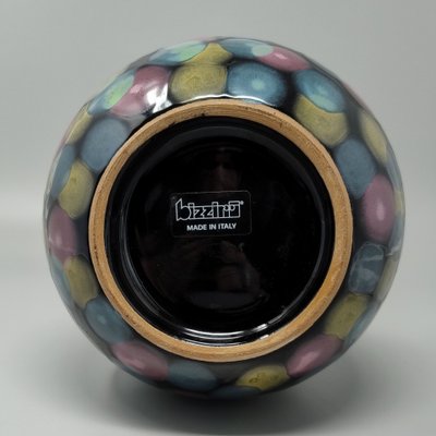 Vase polychrome en céramique de Bizzirri datant des années 1980. Fabriqué en Italie