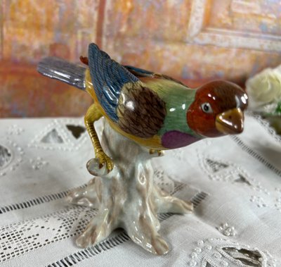Goebel porcelain figurine - Bird perched on a branch - Early 20th century
