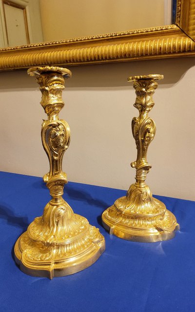 Paire de Flambeaux en bronzes Ciselés dorés Rocaille d'aprés Meissonnier XIXéme 