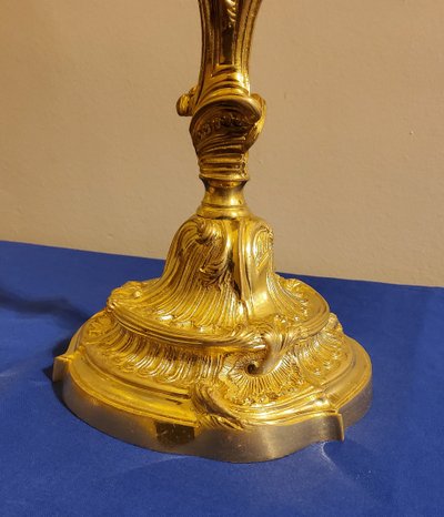Paire de Flambeaux en bronzes Ciselés dorés Rocaille d'aprés Meissonnier XIXéme 